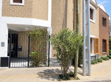 PH · 135m² · 3 Dormitorios · 1 Cochera · PH en Santa Genoveva