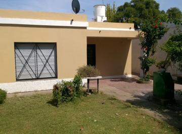 Casa de 3 ambientes, Almirante Brown · Amplia Casa, Bien Cuidada
