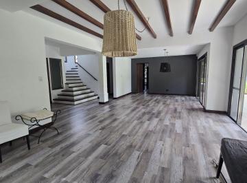 Casa · 312m² · 8 Ambientes · 2 Cocheras · Casa en La Alameda