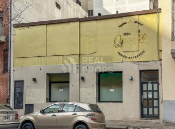 Local comercial · 315m² · Local en Venta o Alquiler en Barracas, a Una Cuadra de Av Montes de Oca, Apto Profesional.