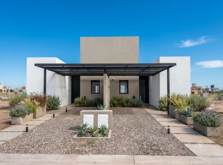 Casa · 300m² · 3 Ambientes · 1 Cochera