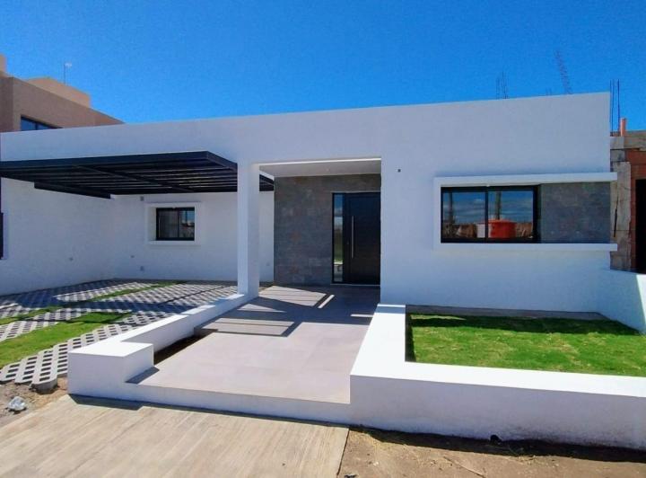 Casa · 258m² · 3 Ambientes · 1 Cochera