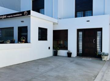 Casa · 200m² · 5 Ambientes · 1 Cochera · Casa en Punta Mogotes