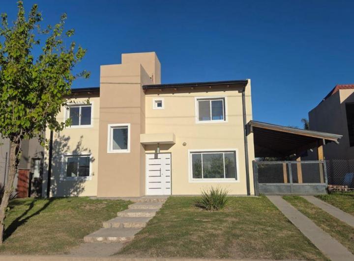 Casa · 158m² · 7 Ambientes · 2 Cocheras