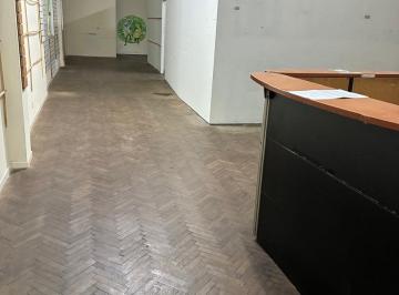 Oficina comercial de 1 ambiente, San Nicolás · Amplio Espacio con Techos Altos y Piso Parquet