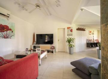 Casa · 102m² · 3 Ambientes · 2 Cocheras · Venta - Casa 3 Amb - Piscina - Quincho - Parque - Apto Credito - Barrio Altavista - Escobar - Permuta