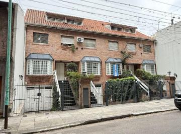 Casa de 5 ambientes, Saavedra · Casa de 5 Ambientes con Jardín, Parrilla y Cochera Frente a Plaza Vicuña Mackenna