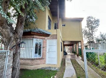 Casa · 4 Ambientes · 2 Cocheras · Alquiler Casa 4 Ambientes en Barrio Los Cardos