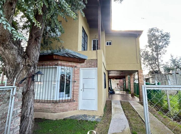 Casa · 4 Ambientes · 2 Cocheras
