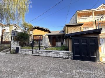 Casa · 250m² · 5 Ambientes · 2 Cocheras · Casa 5 Ambientes con Pileta y Quincho en Venta en Moron