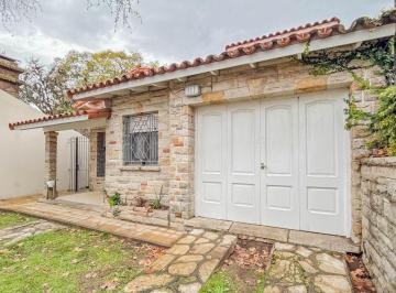 Casa de 4 ambientes, Quilmes · Venta de Casa 4 Ambientes con Jardín, Pileta y Cochera en Quilmes