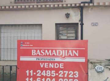 Casa de 3 ambientes, Vicente López · Venta de 2 Propiedades en Block | Florida Oeste | Patio y Entrada de Auto