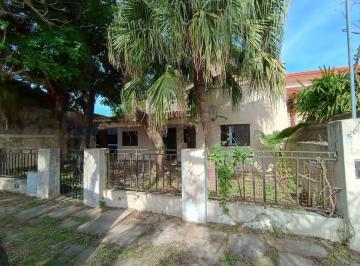Casa · 127m² · 5 Ambientes · 1 Cochera · Casa 4 Ambientes en Santo Tome!
