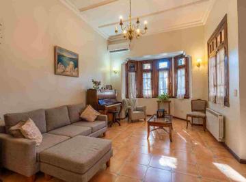 Casa · 300m² · 6 Ambientes · 1 Cochera · Venta Casa Banfield 6 Ambientes