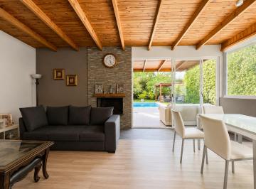 Casa · 97m² · 4 Ambientes · 1 Cochera · Casa en Venta La Plata con Parque y Pileta