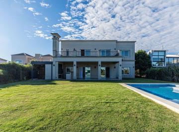 Casa · 350m² · 6 Ambientes · 2 Cocheras · Venta Casa a La Laguna en San Benito con Piscina