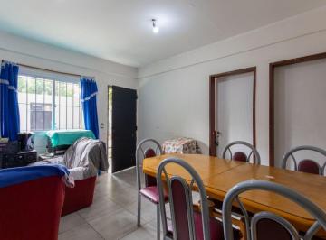 Casa · 254m² · 5 Ambientes · 2 Cocheras · Venta Casa Multifamiliar Patio Garaje I. Casanova