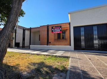 Casa de 10 ambientes, Luzuriaga · Casa de 4 Dorm. en Alquiler en Barrio San Eduardo, Luzuriaga, Maipú