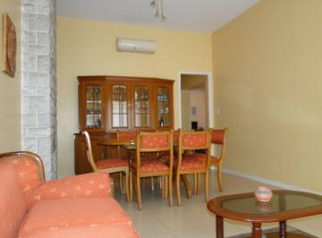 Casa · 331m² · 5 Ambientes · 3 Cocheras · Casa con Galpón y Cochera Para 11 Autos Zona Oeste