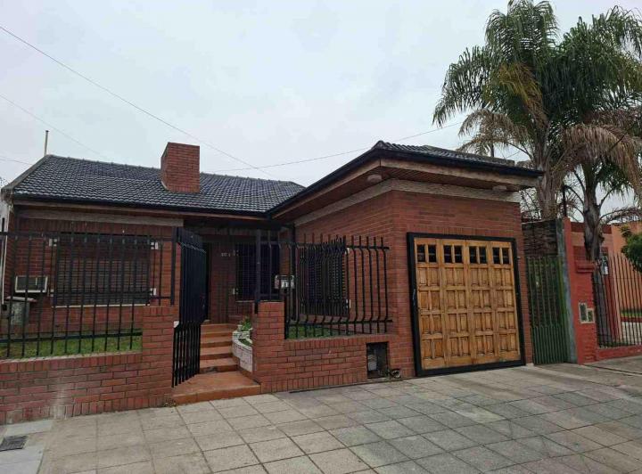 Casa · 140m² · 3 Ambientes · 1 Cochera