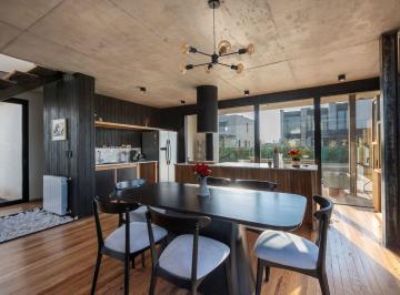 Casa · 200m² · 4 Ambientes · 2 Cocheras · Venta Casa a Estrenar C/ Pileta, Cochera - Permuta