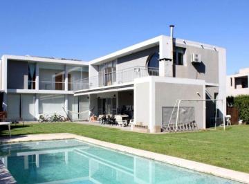 Casa · 300m² · 6 Ambientes · 3 Cocheras · Casa en Venta en San Isidro Labrador Vista Al Rio