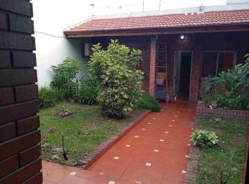 Casa · 3 Ambientes · 1 Cochera · Venta Casa 3 Amb con Quincho y Garage - V. Alsina