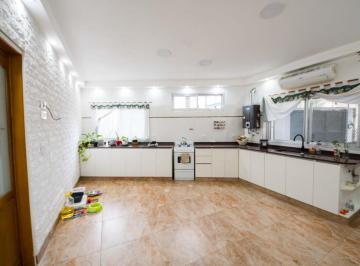 Casa · 90m² · 3 Ambientes · 1 Cochera · Alquiler PH Wilde 3 Ambientes, 2 Dorm, 1 Baño
