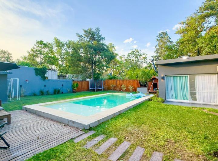 Casa · 141m² · 5 Ambientes · 2 Cocheras