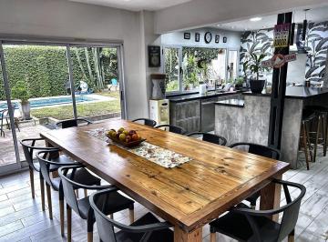 Casa · 300m² · 6 Ambientes · 3 Cocheras · Casa de 6 Ambientes en 2 Plantas con Parque y Pileta