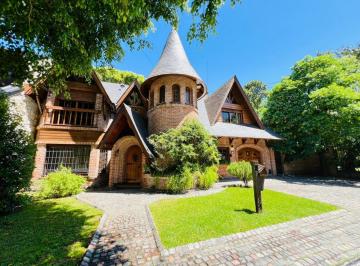 Casa · 462m² · 5 Ambientes · 5 Cocheras · Casa de 5 Ambientes en Venta en Martínez