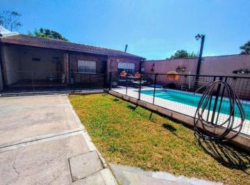 Casa · 232m² · 7 Ambientes · 3 Cocheras · Casa en Venta Moreno Apta Credito