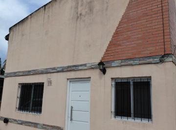 Departamento de 2 ambientes, Almirante Brown · Alquiler de Departamento en Adrogue: Tipo Duplex con Entrada de Auto