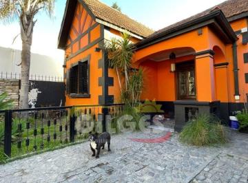 Casa · 200m² · 4 Ambientes · 1 Cochera · Venta Chalet 3 Amb con Coch Parque Piscina en Haedo