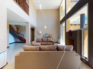 Casa · 303m² · 6 Ambientes · 2 Cocheras · Casa en Venta en Campos de Roca