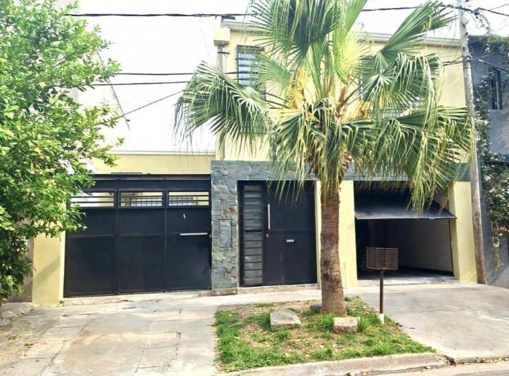 Casa · 94m² · 2 Dormitorios · 1 Cochera
