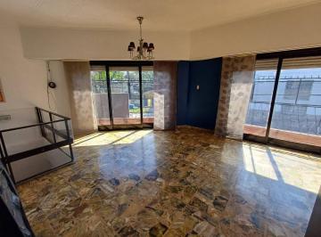 Casa · 165m² · 3 Ambientes · 1 Cochera · Venta Casa 3 Amb con Local V. Ballester Apto Cred