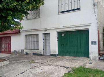 Casa · 239m² · 7 Ambientes · 1 Cochera · Venta Casa Multifamiliar 2 Phs. Cochera Avellaneda