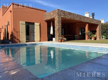 Casa · 165m² · 5 Ambientes · 1 Cochera · Casa en Una Planta en Alquiler de Verano en Barbarita