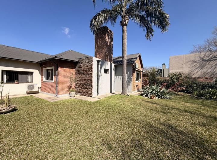 Casa · 260m² · 6 Ambientes · 1 Cochera