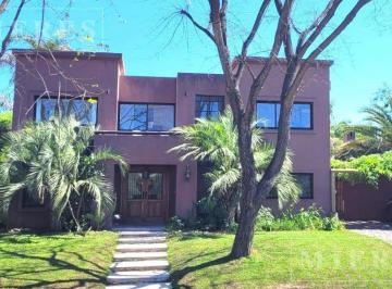 Casa · 205m² · 7 Ambientes · 2 Cocheras · Alquiler de Verano en El Barrio Santa Clara, Villanueva.