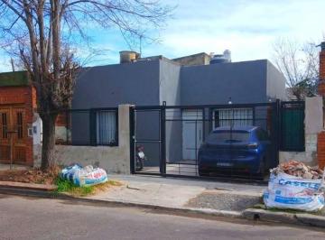 Casa · 85m² · 3 Ambientes · 1 Cochera · Casa en Jose León Suarez