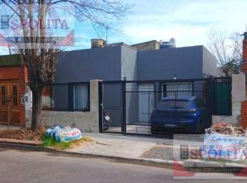 Casa · 85m² · 3 Ambientes · 1 Cochera · Casa en Jose León Suarez