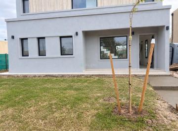 Casa · 135m² · 5 Ambientes · 2 Cocheras · Venta Casa a Estrenar en Santa Sofia, Pilar del Este, Pilar