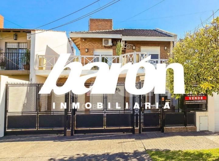 Casa · 203m² · 5 Ambientes · 2 Cocheras