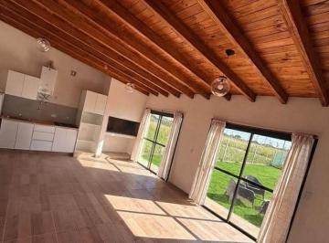Casa · 60m² · 3 Ambientes · 1 Cochera · Casa con Pileta en Venta - Camino a Falda del Carmen