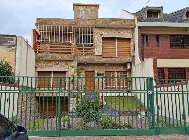 Casa · 275m² · 5 Ambientes · 3 Cocheras