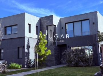Casa · 269m² · 5 Ambientes · 2 Cocheras · Venta Casa en Lagoon Pilar