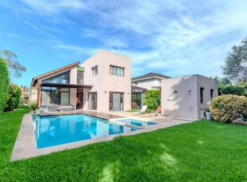 Casa · 260m² · 4 Ambientes · 2 Cocheras · Casa Alquiler Amoblado, Country Los Ombues Hudson