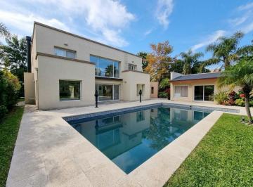 Casa · 385m² · 6 Ambientes · 4 Cocheras · Venta Casa 4 Dorm. en Parque Sakura, Exaltacion de La Cruz